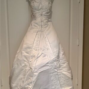 Elegant White Strapless Gown